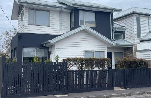 Melbourne Maison | Stunning Townhouse - 12 min CBD