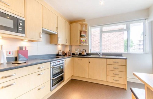 Finchley Church End Appartement | Superbe appartement de deux chambres avec vue sur le parc / ruisseau Dollis.