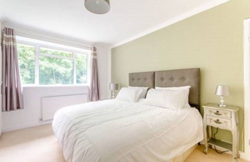 Finchley Church End Appartement | Superbe appartement de deux chambres avec vue sur le parc / ruisseau Dollis.