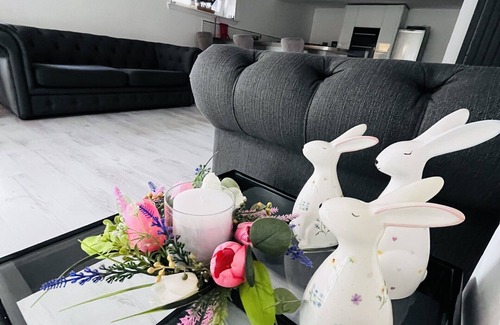 Motherwell Appartement | Stunning unique 2 bedroom 2 bathroom studio apartment private parking