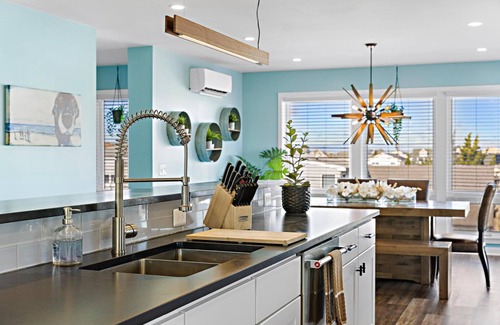 Mystic Island Maison | Stunning 2600 ft² waterfront home, pet friendly, 8 person hot tub, rooftop deck