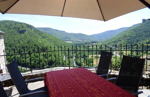 Cantobre Cottage | Vue imprenable depuis notre gîte 3* bordant des Cévennes et des Grands Causses
