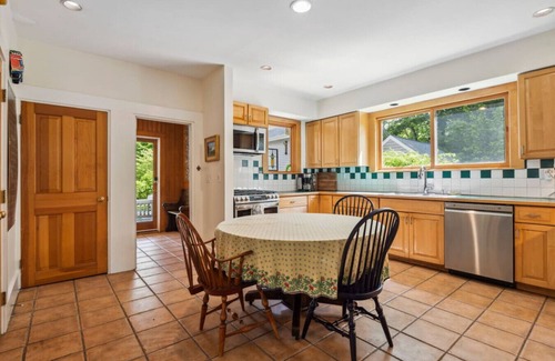 Byfield Maison | Stunning Victorian Estate with Lap Pool, Gardens and Huge Porch