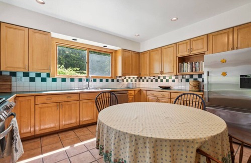 Byfield Maison | Stunning Victorian Estate with Lap Pool, Gardens and Huge Porch