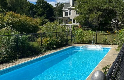 Byfield Maison | Stunning Victorian Estate with Lap Pool, Gardens and Huge Porch