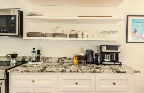Murphy Maison | Stunning View, Fully Stocked Kitchen Near Wineries