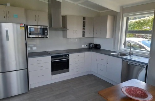 Korokoro Maison | Stunning view & hot tub. New house handy to town