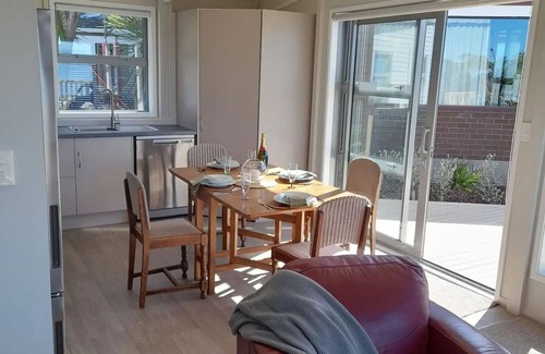Korokoro Maison | Stunning view & hot tub. New house handy to town
