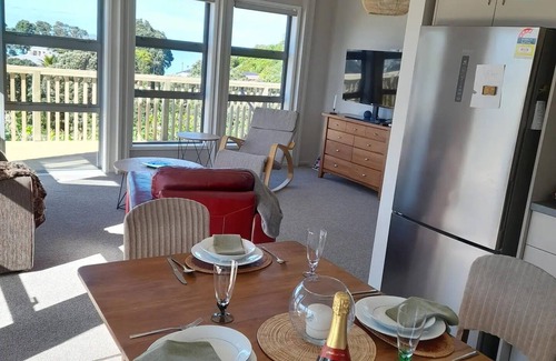 Korokoro Maison | Stunning view & hot tub. New house handy to town