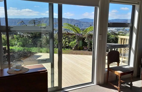 Korokoro Maison | Stunning view & hot tub. New house handy to town