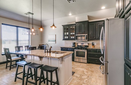 Edmond Maison | Stunning View in the City (No Taxes)