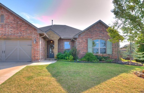 Edmond Maison | Stunning View in the City (No Taxes)