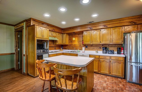 Alba Maison | Lake Fork! Stunning views! Firepit & Pool Table!