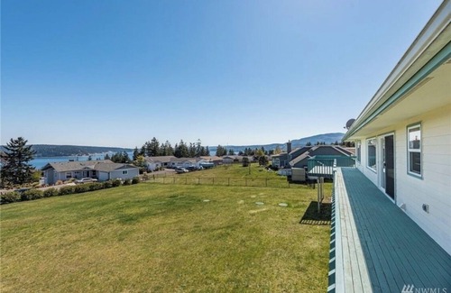 Diamond Point Maison | Stunning views, beach and hiking access, spacious