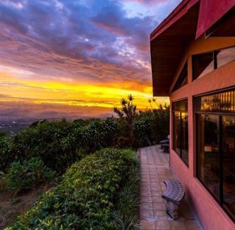 San Isidro Maison | Stunning Views from Coffee Country Villa - 25 min to SJO