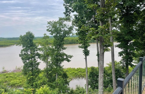 Southmont Maison | Stunning views from this lakeside cottage. Sleeps 8-11.