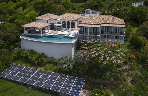 Rendezvous & Ditleff Villa | Vues à couper le souffle, récemment rénové, fabuleuse piscine à débordement