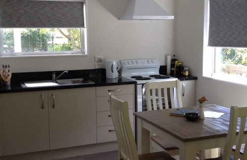 Tararua Forest Park Cottage | Incline Cottage, une vue imprenable, l'emplacement de la ferme.