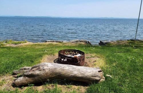 Willsboro Maison | Stunning views of Lake Champlain