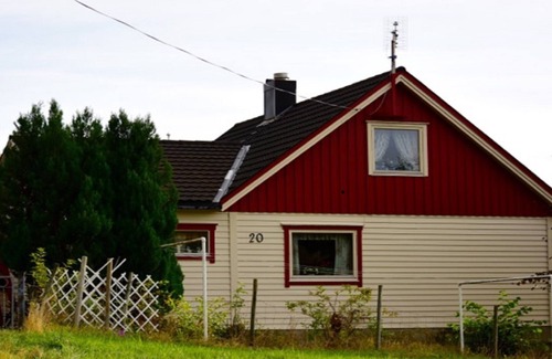 Ulstein Municipality Maison | Une vue imprenable sur les montagnes et la mer, dort 8 personnes.