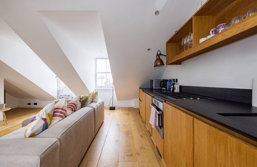 Colville Appartement | Stunning views, top floor flat