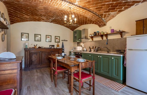 Alfiano Natta Maison | Stunning villa for 7 guests with WIFI, balcony and parking