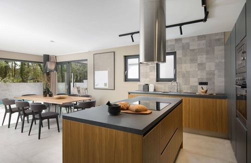 Krizine Maison | Merveilleuse maison de vacances avec climatisation, piscine privée, WIFI, TV et terrasse