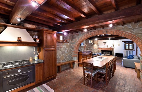 Loro Ciuffenna Villa | Maison de vacances avec WIFI, piscine privée, TV, patio, animaux admis, vue panoramique, parking