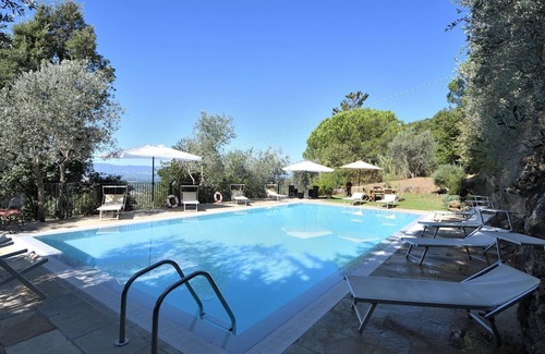 Loro Ciuffenna Villa | Maison de vacances avec WIFI, piscine privée, TV, patio, animaux admis, vue panoramique, parking