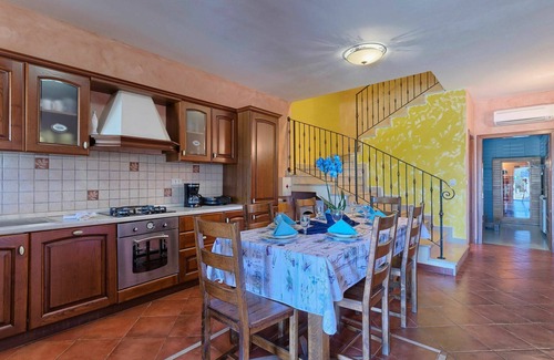 Gajana Maison | Belle maison de vacances pour 16 personnes avec climatisation, piscine privée, WIFI et terrasse