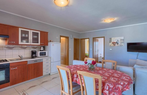 Gajana Maison | Belle maison de vacances pour 16 personnes avec climatisation, piscine privée, WIFI et terrasse