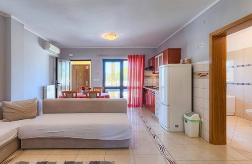 Gajana Maison | Belle maison de vacances pour 16 personnes avec climatisation, piscine privée, WIFI et terrasse