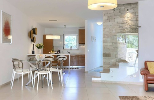 Krizine Maison | Belle maison de vacances avec piscine privée, climatisation, WIFI, TV, terrasse, animaux admis