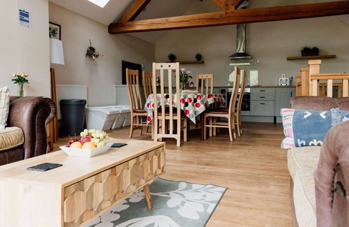 Devils Bridge Maison | Stunning villa for 19 people with WIFI, hot tub and pets allowed