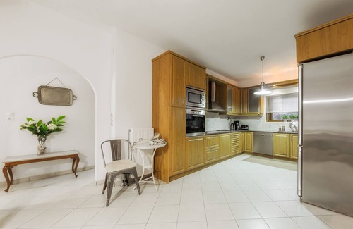 Alikanas Villa | Superbe villa dans un quartier calme et paisible pour 5 - 8 personnes