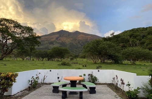 Fortuna Cabine | Stunning Volcano View! Large Home & Pet Friendly!