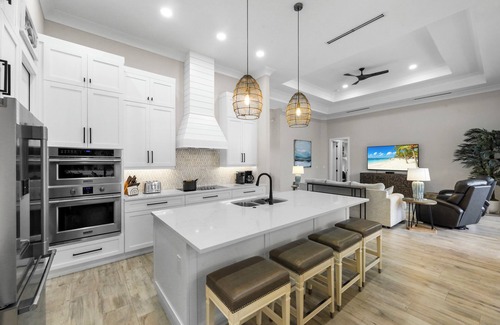 Marco Island Maison | Stunning waterfront home w/ heated pool & hot tub
