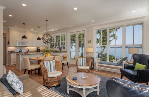 Eastsound Cottage | Spacieuse et lumineuse maison au bord de l'eau avec une vue imprenable sur la baie!