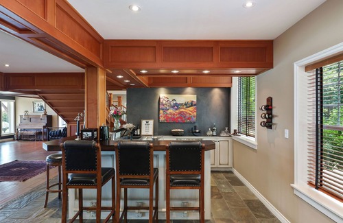 Courtenay Maison | Stunning waterfront home at Gartley Beach, close to King Fisher resort and Spa.