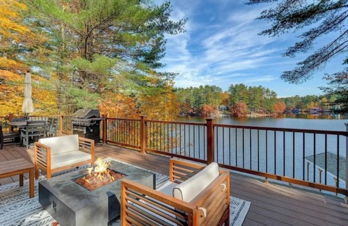 East Wakefield Maison | Stunning Waterfront Lake House!
