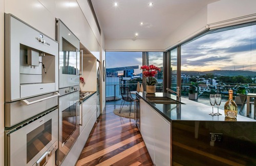 West End Appartement | Stunning Waterfront Penthouse | 3 or 4 Bedrooms