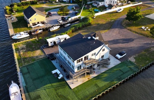 East Massapequa Maison | Stunning Waterfront Stay in Massapequa L.I