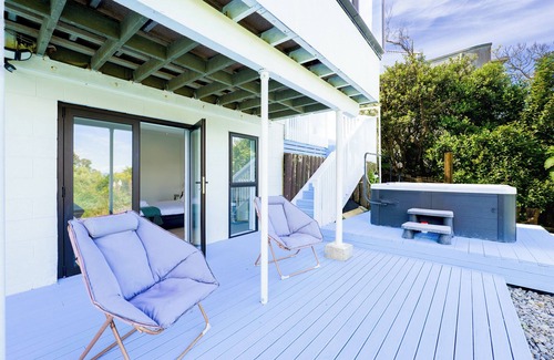 Bucklands Beach Maison | Stunning Waterfront Villa in Bucklands Beach