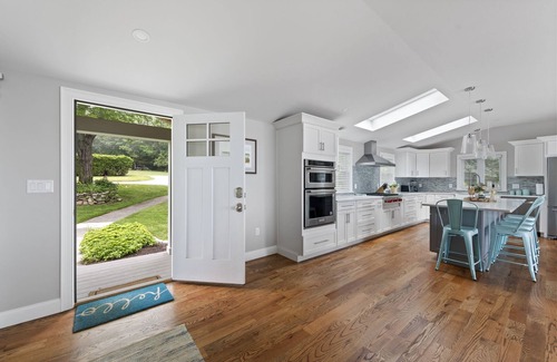 Adamsville Maison | Stunning waterviews with direct access to Westport River!