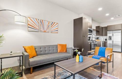 Glendale Sports and Entertainment District Appartement | Stunning Westgate CozySuites by stadium with pool 5