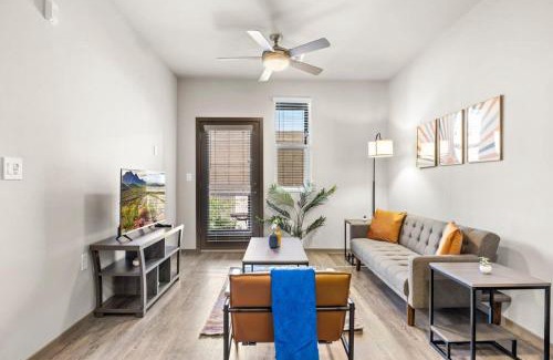 Glendale Sports and Entertainment District Appartement | Stunning Westgate CozySuites by stadium with pool 12