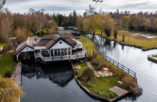 Wroxham Cottage | Superbe maison de vacances Wroxham sur la rivière Bure avec bateau privé pour 10 personnes