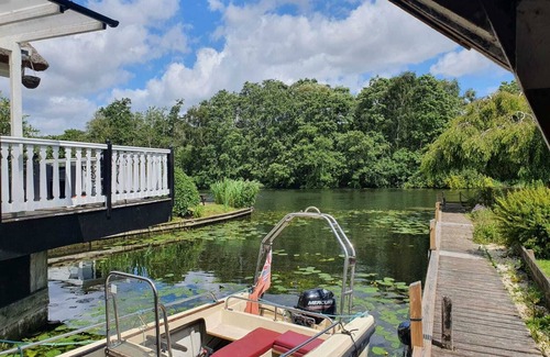 Wroxham Cottage | Superbe maison de vacances Wroxham sur la rivière Bure avec bateau privé pour 10 personnes