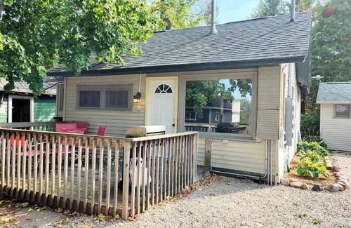 Fremont Cabine | Sturgeon Cabin - Waterfront resort on Fremont Wolf River