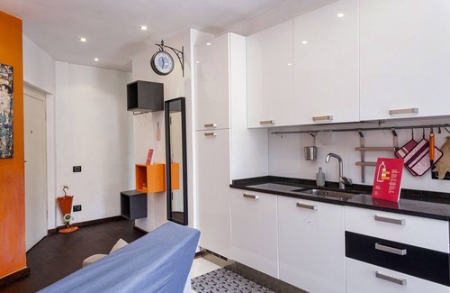 Quarto dei Mille Appartement | Sturla Apartment with Balcony by Wonderful Italy